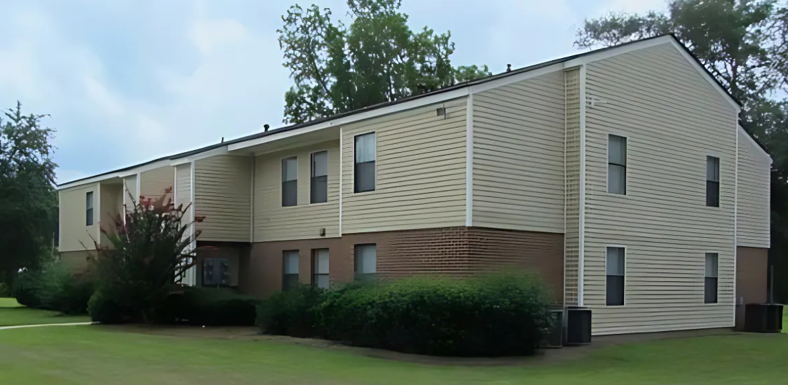 Georgian Woods Apartments