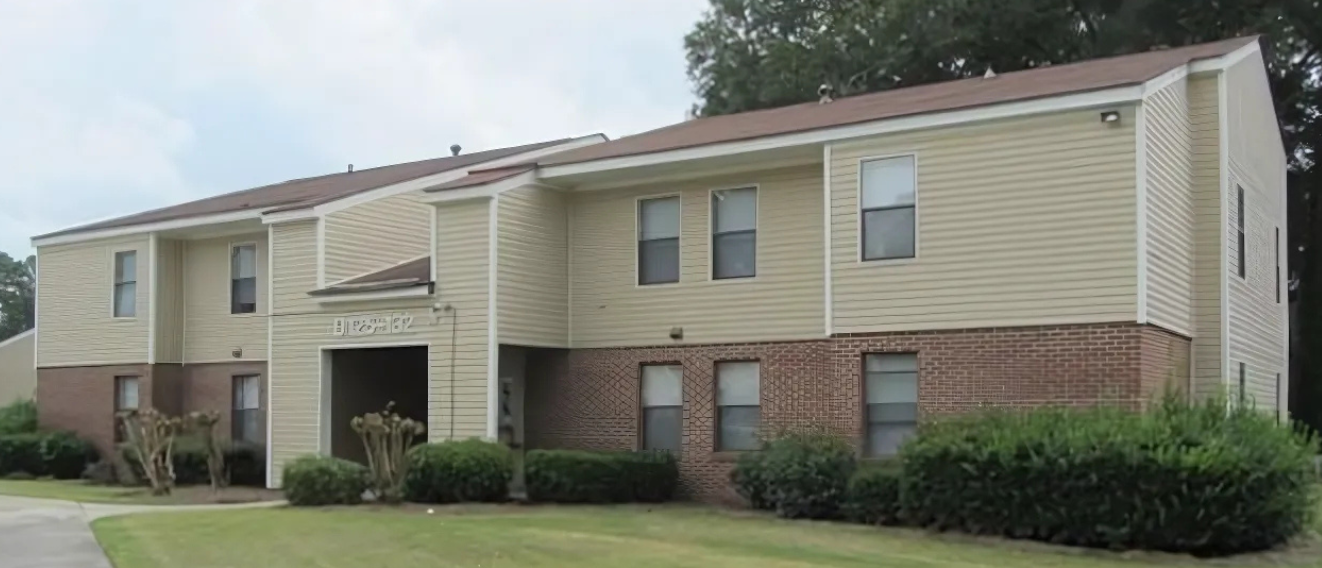 Georgian Woods Apartments